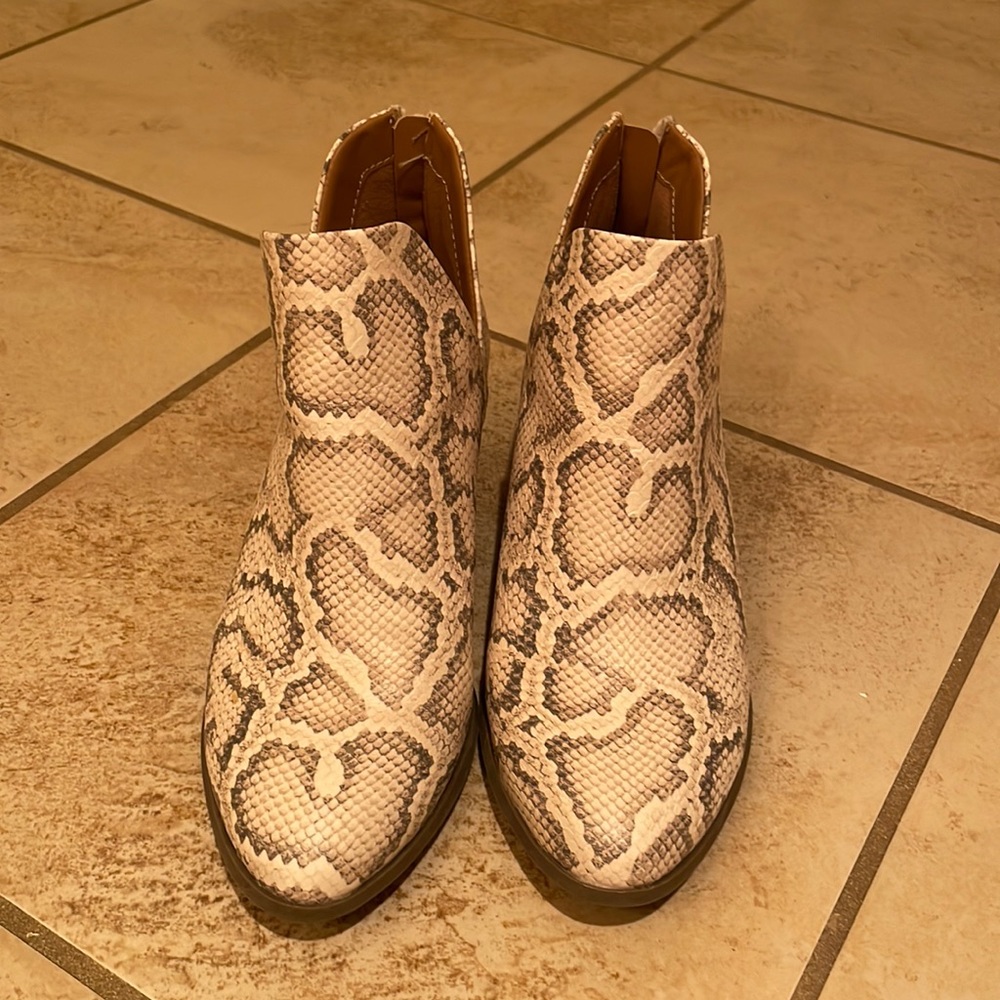 So Barb ankle booties in Bonesnake (cream snakeskin). Size 7.